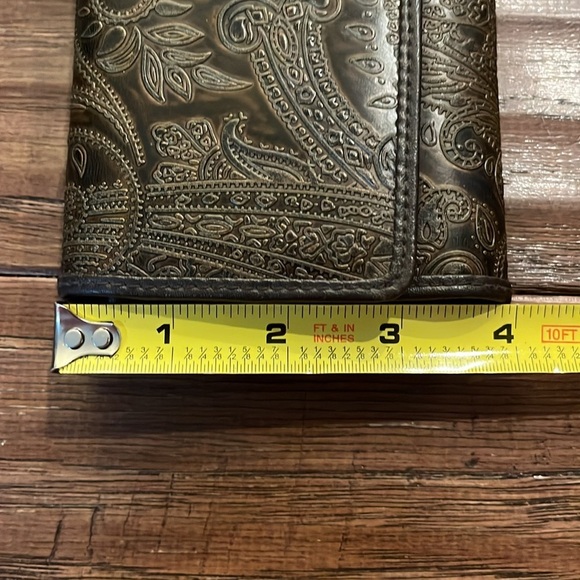 Relic Tooled Brown Faux Leather Country Western Wallet - Picture 5 of 11